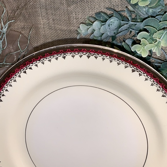 Vintage Dinner Plate Eggshell Nautilus, Maroon Band W/Gold by Homer Laughlin - Picture 2 of 4